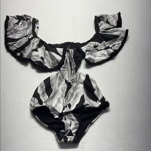 AZULU ruffle Black and white one piece Swimsuit New L